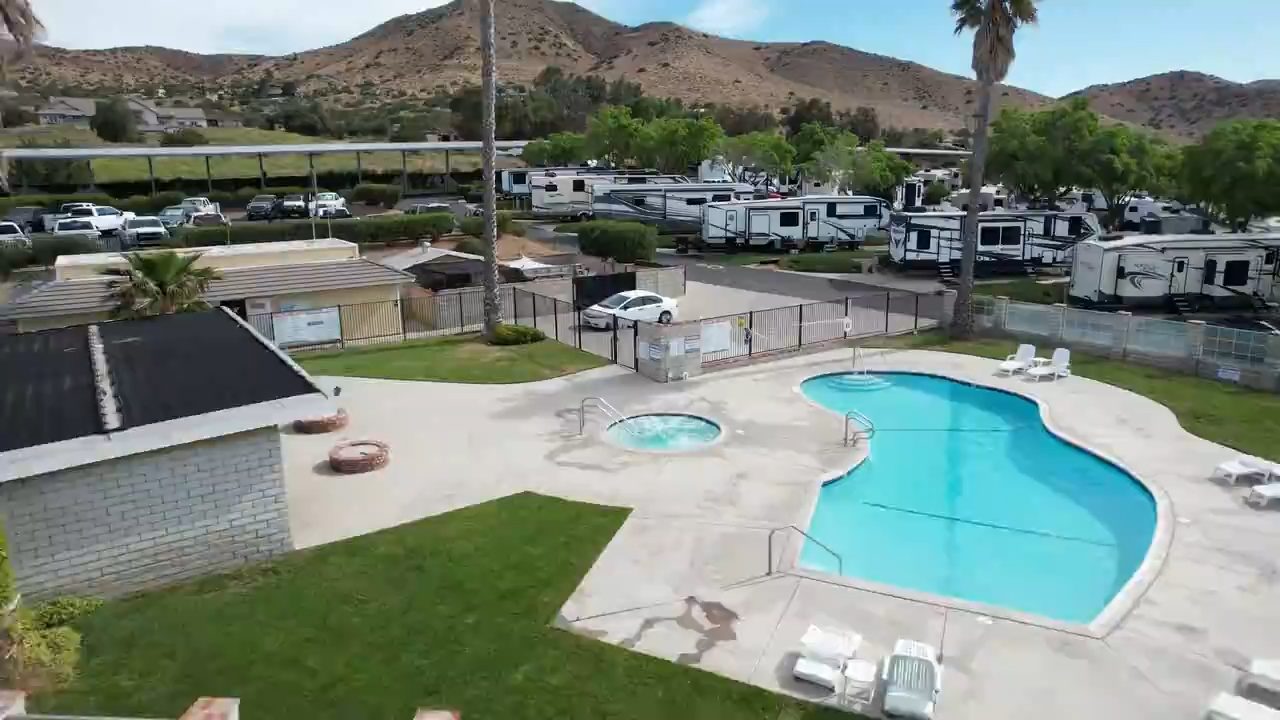 Pool & Hot Tub at The Californian RV Resort